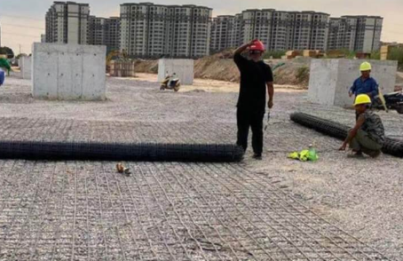 浦江土工格栅铺设前地基要怎么处理？